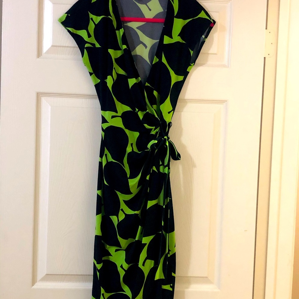 Green with black leaf pattern dress
